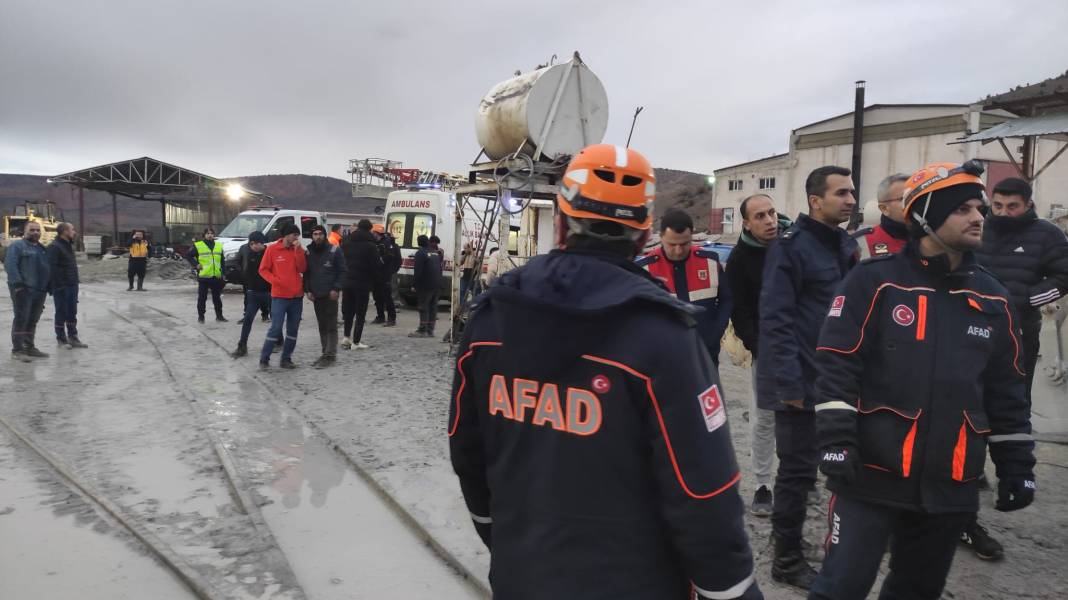 Konya’da tünel inşaatında can veren işçiye acı veda 3